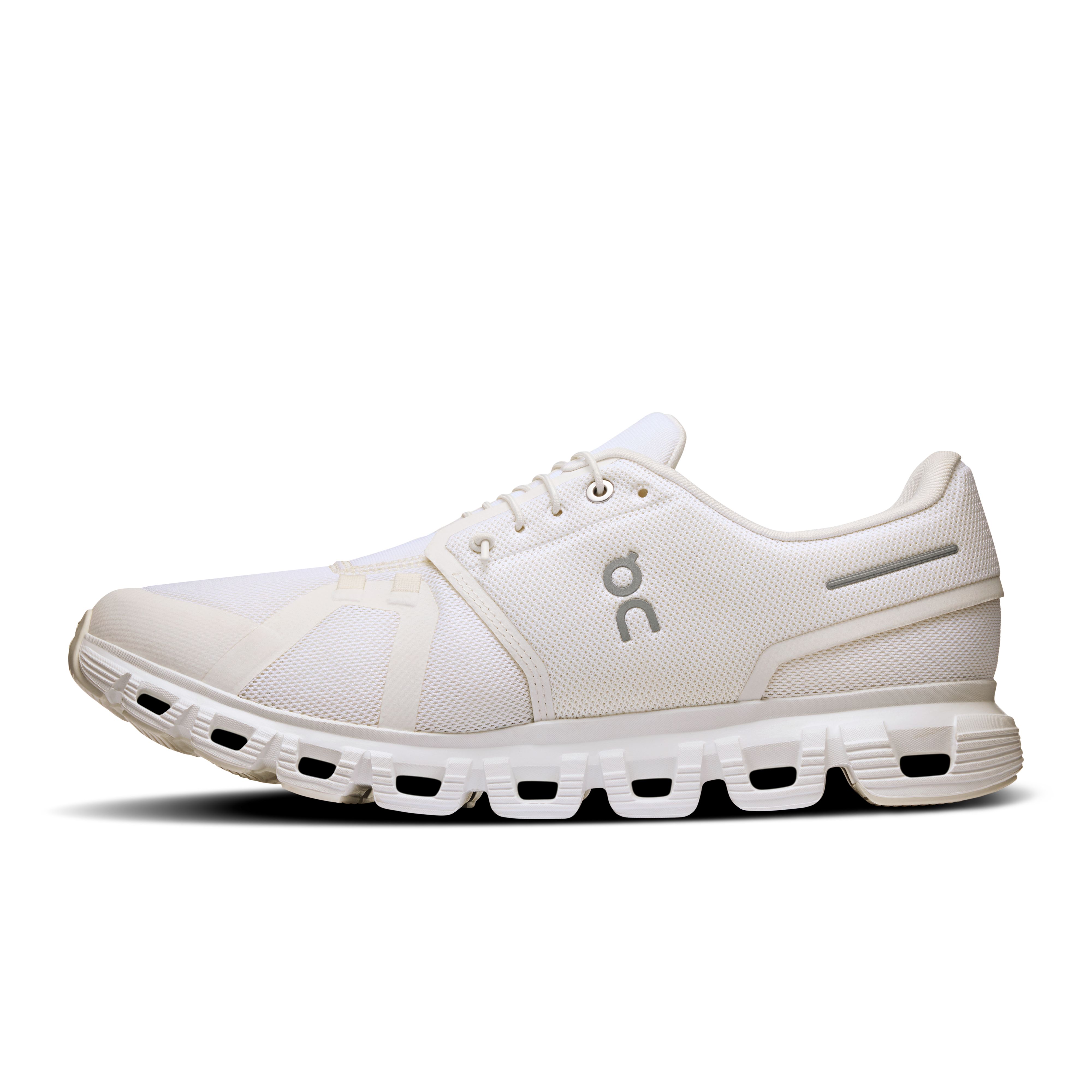 On women's cloud 6 lifestyle shoe in white