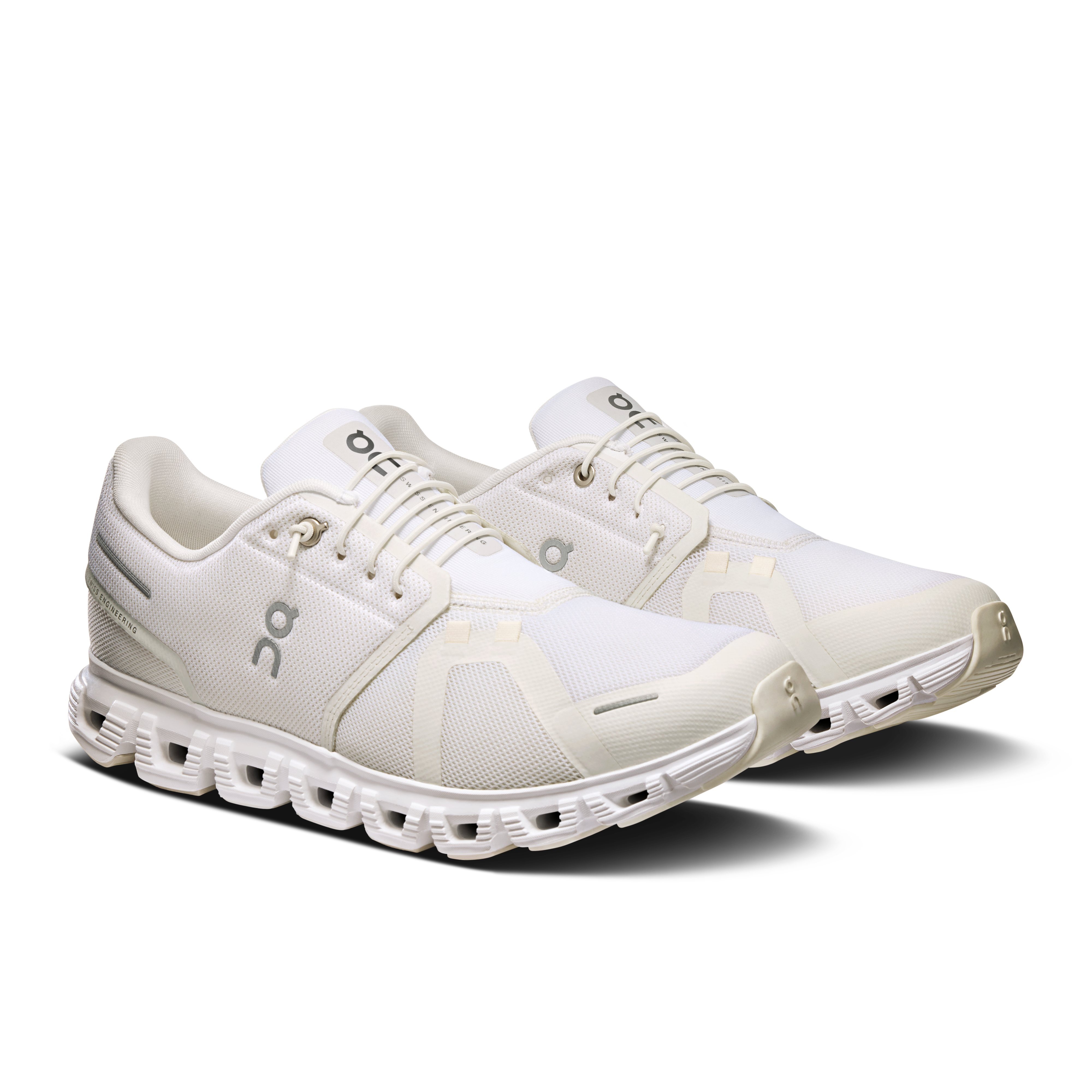 On women's cloud 6 lifestyle shoe in white